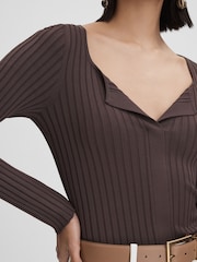 Top de canalé con cuello abierto Monica de Reiss - Imagen 4 de 6