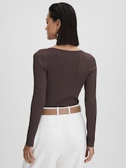 Top de canalé con cuello abierto Monica de Reiss - Imagen 5 de 6
