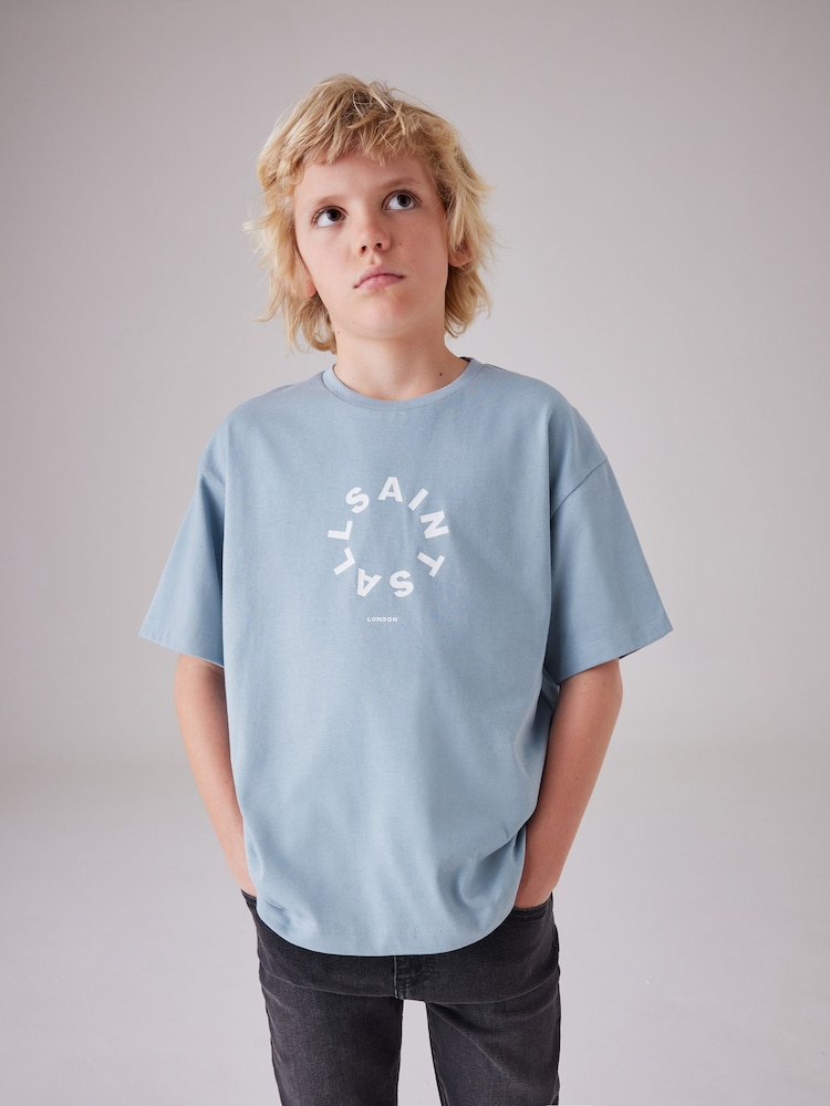 Hellblau - smALLSAINTS Oversized-T-Shirt mit Tierra-Logo und Rundhalsausschnitt - Bild 1 von 7 Hellblau - smALLSAINTS Oversized-T-Shirt mit Tierra-Logo und Rundhalsausschnitt - Bild 1 von 7