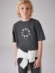 SmallSaints Tierra Oversized okrogli ovratnik; z okroglim ovratnikom Logo 100% Bombažna majica - Slika 1 iz 7