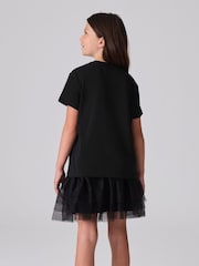 Black/Capso Rika - تيشرت للبنات مصنوع من قطن 100% برقبة مستديرة ومزين برسمة Grace من smALLSAINTS - صورة 2 من 6