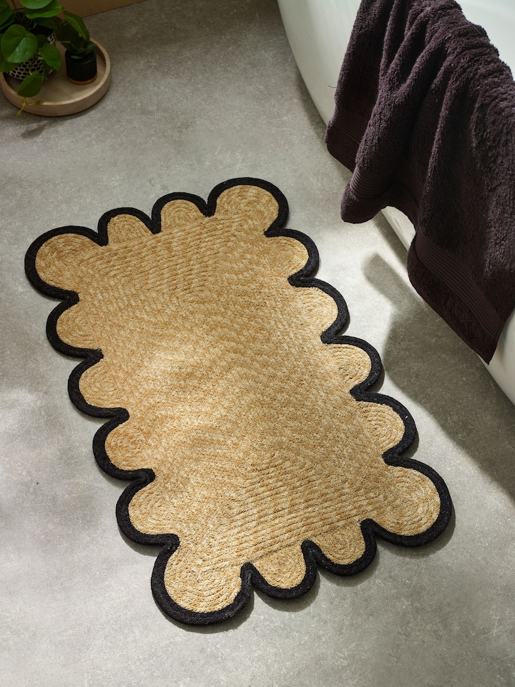 Natural Scallop Border Bath Mat - Image 2 of 4