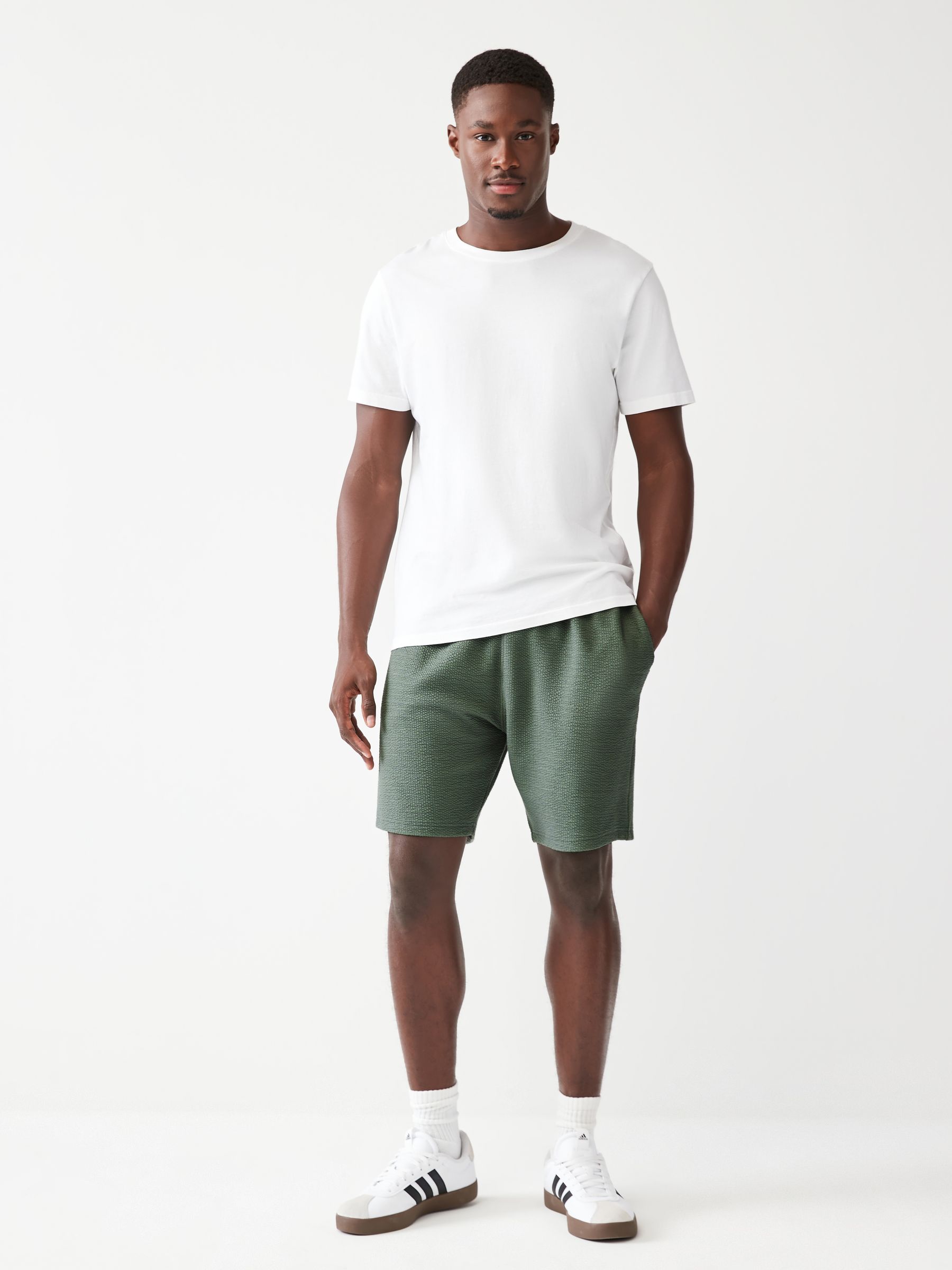 ダークグリーン Tシャツ フットボールジャージ ショートパンツ セットアップ Next：日本 セージグリーン - ジャージーシアサッカーショートパンツ