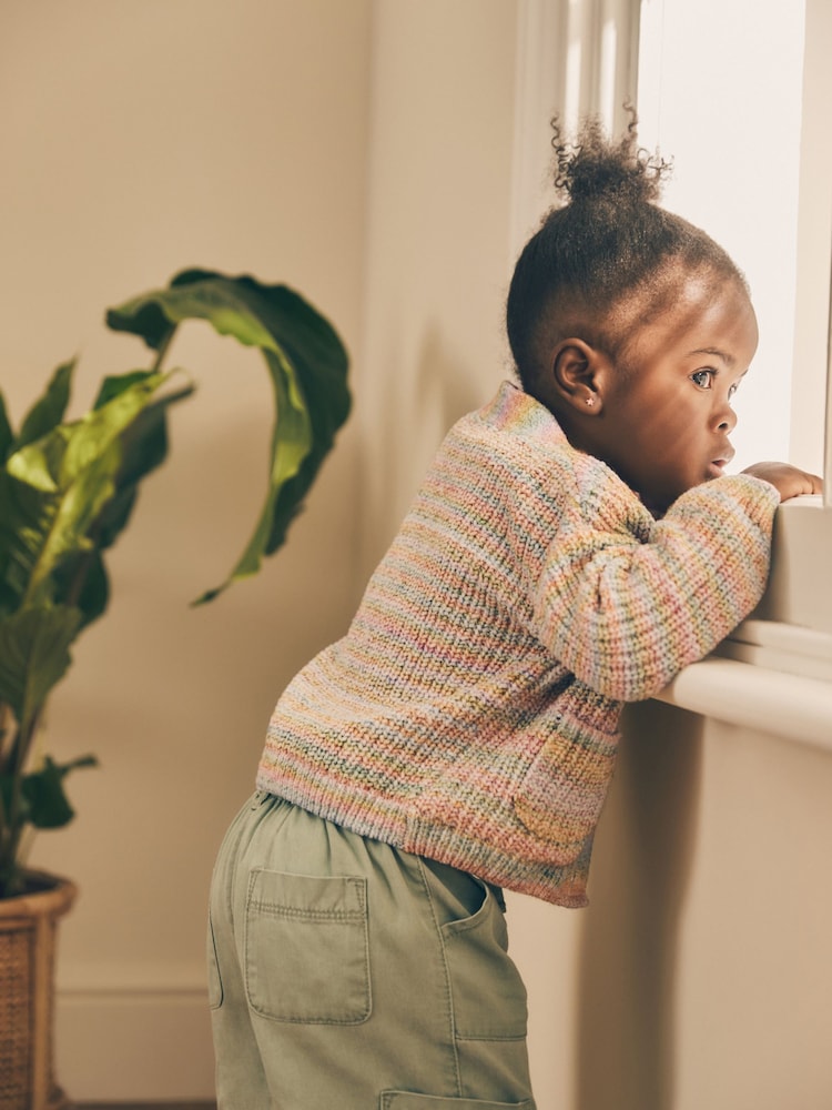 Mavrica - V-izrez; z V-izrezom pletena jopa (3mesecev-7yrs) - Slika 2 iz 8 Mavrica - V-izrez; z V-izrezom pletena jopa (3mesecev-7yrs) - Slika 2 iz 8