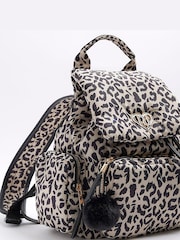 River Island Mädchen Utility-Rucksack aus Nylon mit Leoprint, Beige - Bild 5 von 6