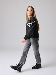 Schwarz/Stern - smALLSAINTS Cygni übergroßes Sweatshirt für Mädchen mit Grafik aus 100 % Baumwolle - Bild 3 von 9
