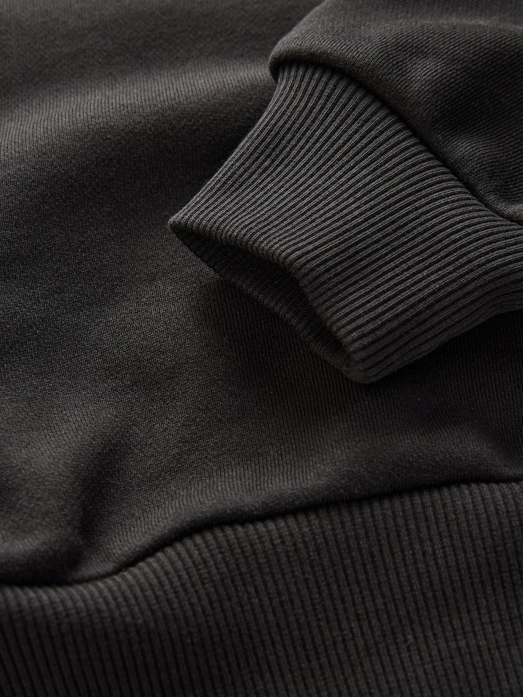 Schwarz/Stern - smALLSAINTS Cygni übergroßes Sweatshirt für Mädchen mit Grafik aus 100 % Baumwolle - Bild 9 von 9 Schwarz/Stern - smALLSAINTS Cygni übergroßes Sweatshirt für Mädchen mit Grafik aus 100 % Baumwolle - Bild 9 von 9