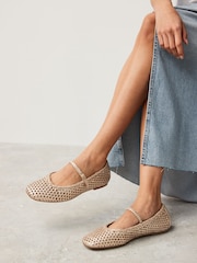 zlata (barva); zlato - Usnjeni tkani čevlji Mary Jane Forever Comfort® - Slika 1 iz 7