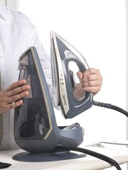 Beldray Grey Mega Steam Iron - Image 2 of 5