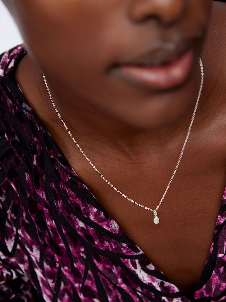 Oliver Bonas White Pearl Drop Auden Pendant Necklace - Image 5 of 5 Oliver Bonas White Pearl Drop Auden Pendant Necklace - Image 5 of 5