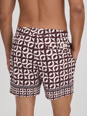 Reiss Tobacco/Ecru Fitzroy Printed Drawstring Swim Shorts - Image 5 of 6