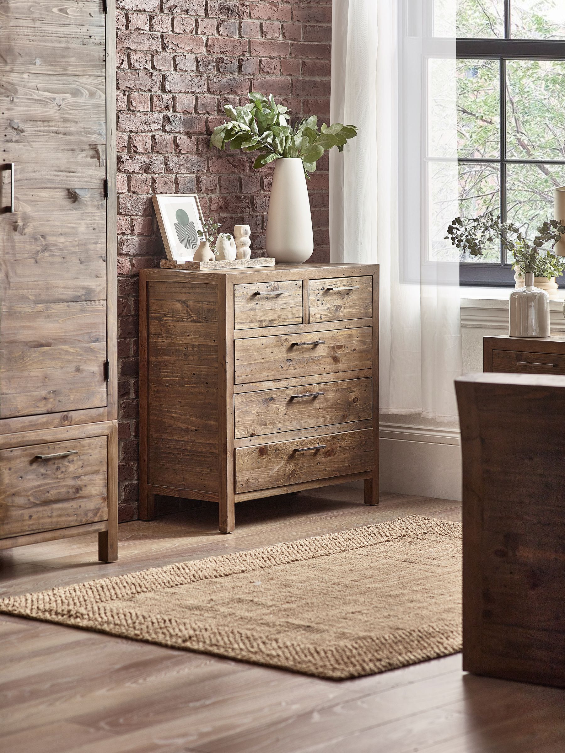 Julian Bowen Heritage 5 Drawer Chest of Drawers - Distressed Finish - Reclaimed Wood/Metal - Brown - Image 4
