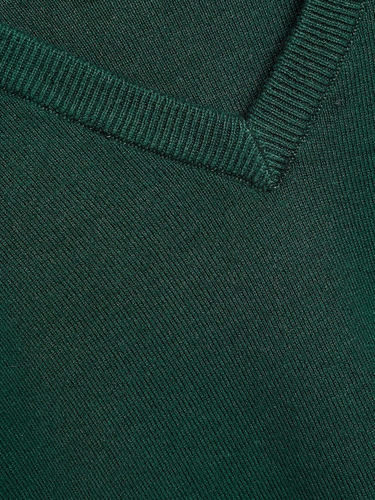 Grün - Gestrickter Schulpullover mit V-Ausschnitt (3–16 Jahre) - Bild 12 von 12 Grün - Gestrickter Schulpullover mit V-Ausschnitt (3–16 Jahre) - Bild 12 von 12