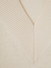 Reiss Ivory Seren Oversized Wool Cashmere V-Neck Jumper - Image 7 of 7