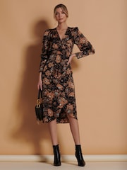 Jolie Moi Figurbetontes, bedrucktes Wickelkleid aus Satin - Bild 3 von 6