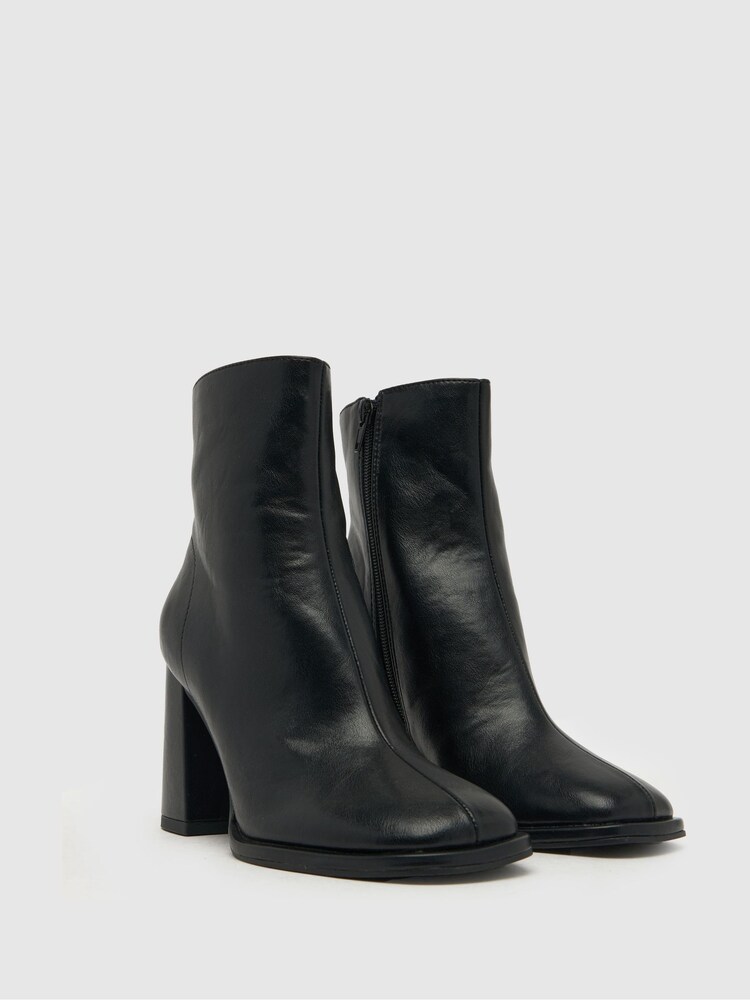 Schuh Brady Block Heel Black Boots - Image 2 of 4