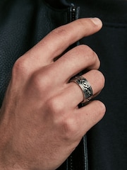 Silver Tone Antiqued Silver Engraved Band Ring - Image 2 of 5