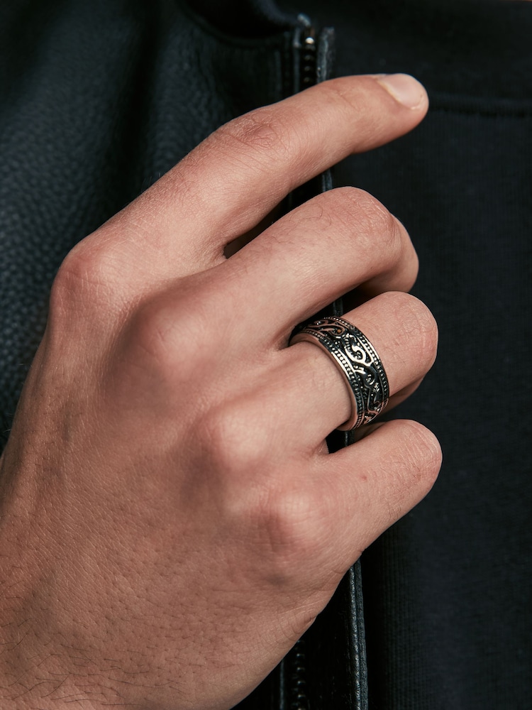 Silver Tone Antiqued Silver Engraved Band Ring - Image 2 of 5