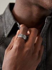 Silver Tone Antiqued  Engraved Band Ring - Image 5 of 5