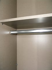 Rauch Alpine White Harburg 136cm Hinged 3 Door 4 Drawer Semi Fitted Wardrobe - Image 4 of 6
