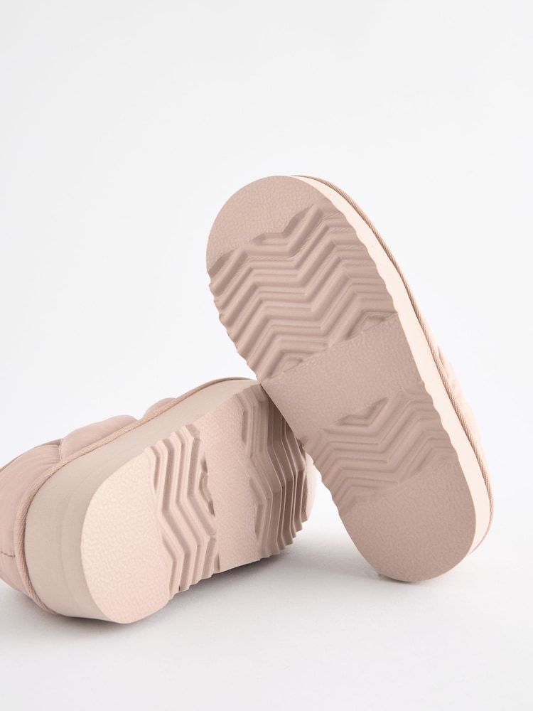 Neutrale Farbe - Gesteppte Flatform-Shoot-Slipper - Bild 5 von 5 Neutrale Farbe - Gesteppte Flatform-Shoot-Slipper - Bild 5 von 5