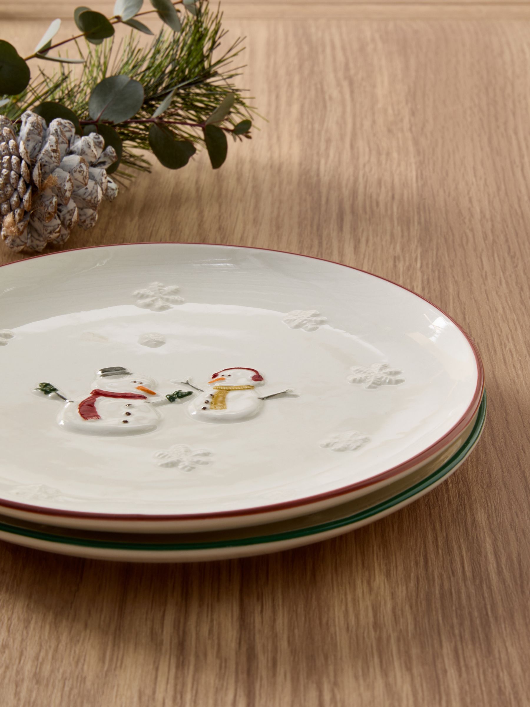 White christmas plates hotsell