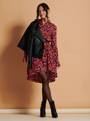 Jolie Moi Robe chemise rouge oversize à ourlet plongeant - Image 3 of 6