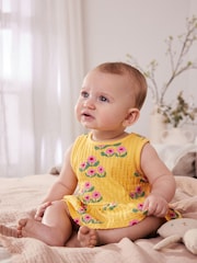 Blumenmuster, Ocker/Gelb - 2-teiliges Baby-Set mit Schößchenoberteil und Höschen aus 100 % Baumwolle - Bild 1 von 8