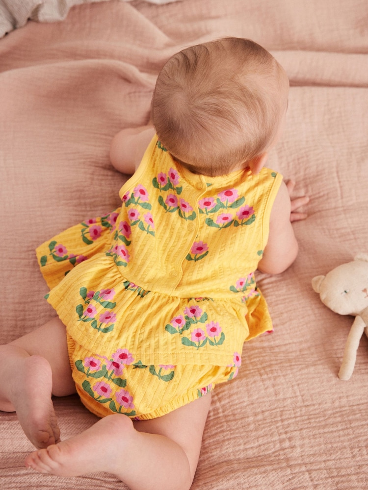 Blumenmuster, Ocker/Gelb - 2-teiliges Baby-Set mit Schößchenoberteil und Höschen aus 100 % Baumwolle - Bild 2 von 8
