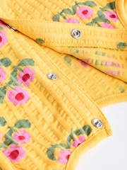 Blumenmuster, Ocker/Gelb - 2-teiliges Baby-Set mit Schößchenoberteil und Höschen aus 100 % Baumwolle - Bild 7 von 8