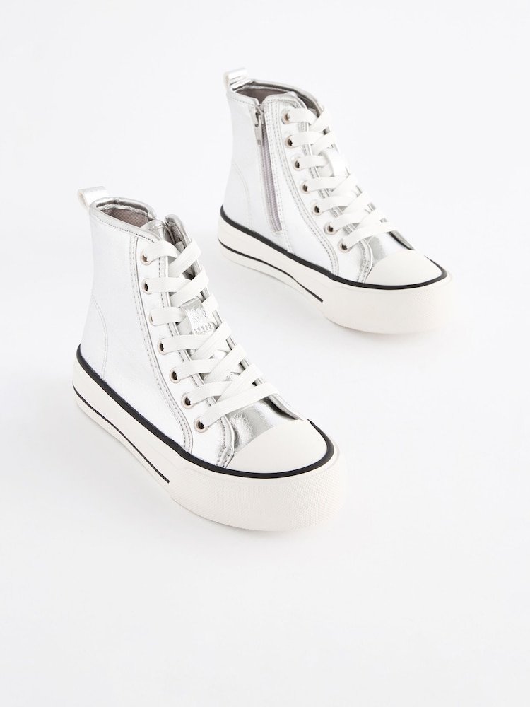 srebrna (barva); srebro V metalnih barvah - Chunky High Top na vezalke; z vezalkami Športni copati - Slika 1 iz 5 srebrna (barva); srebro V metalnih barvah - Chunky High Top na vezalke; z vezalkami Športni copati - Slika 1 iz 5