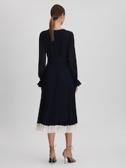 Reiss Navy/Cream Priya Pleated Belted Midi Dress - Image 5 of 6