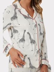 Conjunto de pijama largo con botones y jirafa de Chelsea Peers - Imagen 2 de 8