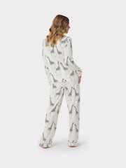 Conjunto de pijama largo con botones y jirafa de Chelsea Peers - Imagen 5 de 8
