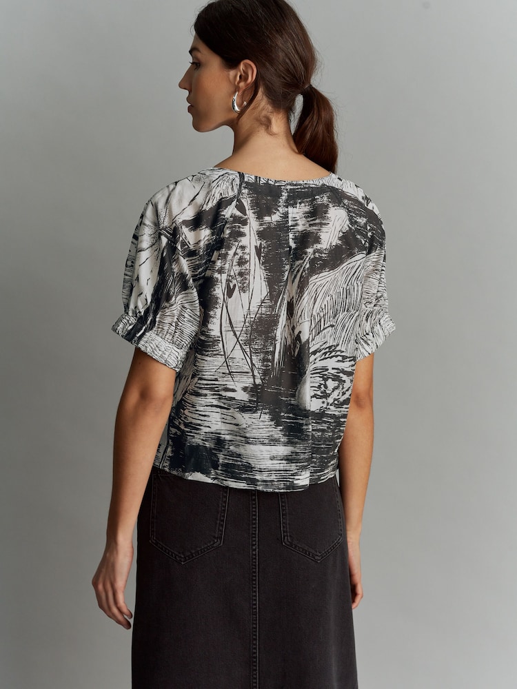 Black/White Sketch Print Short Sleeve V-Neck Buttoned Front Blouse - Image 2 of 7