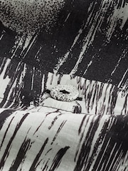 Black/White Sketch Print Short Sleeve V-Neck Buttoned Front Blouse - Image 7 of 7