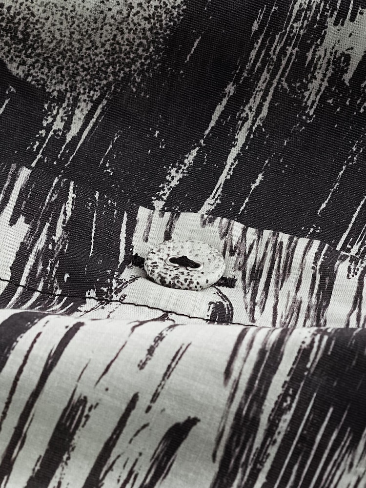 Black/White Sketch Print Short Sleeve V-Neck Buttoned Front Blouse - Image 7 of 7