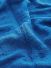 Kobaltblau - Premium T-Shirt in Slim Fit aus 100 % Leinen mit Rundhalsausschnitt - Bild 6 von 6
