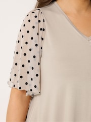 Yours Curve Natural Pleated Front Swing Mesh Sleeve Top - Image 4 of 5