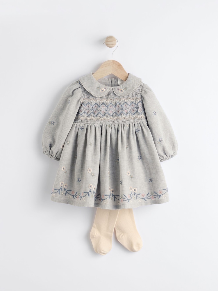 Grau - Baby Embroidered Dress (0mths-2yrs) - Bild 1 von 6 Grau - Baby Embroidered Dress (0mths-2yrs) - Bild 1 von 6