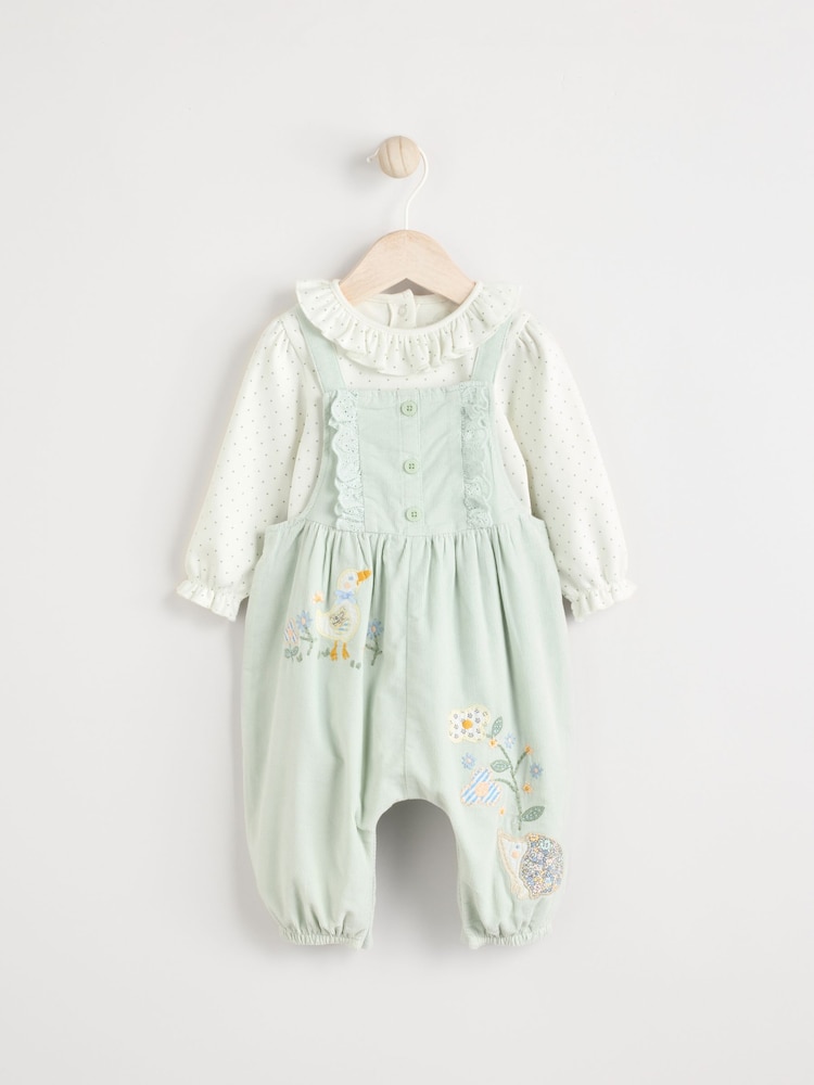 Sage Green (Charakter) - Baby-Set mit Latzhose und langärmeligem Body aus 100 % Baumwoll-Cord (0M.–2J.) - Bild 1 von 9 Sage Green (Charakter) - Baby-Set mit Latzhose und langärmeligem Body aus 100 % Baumwoll-Cord (0M.–2J.) - Bild 1 von 9