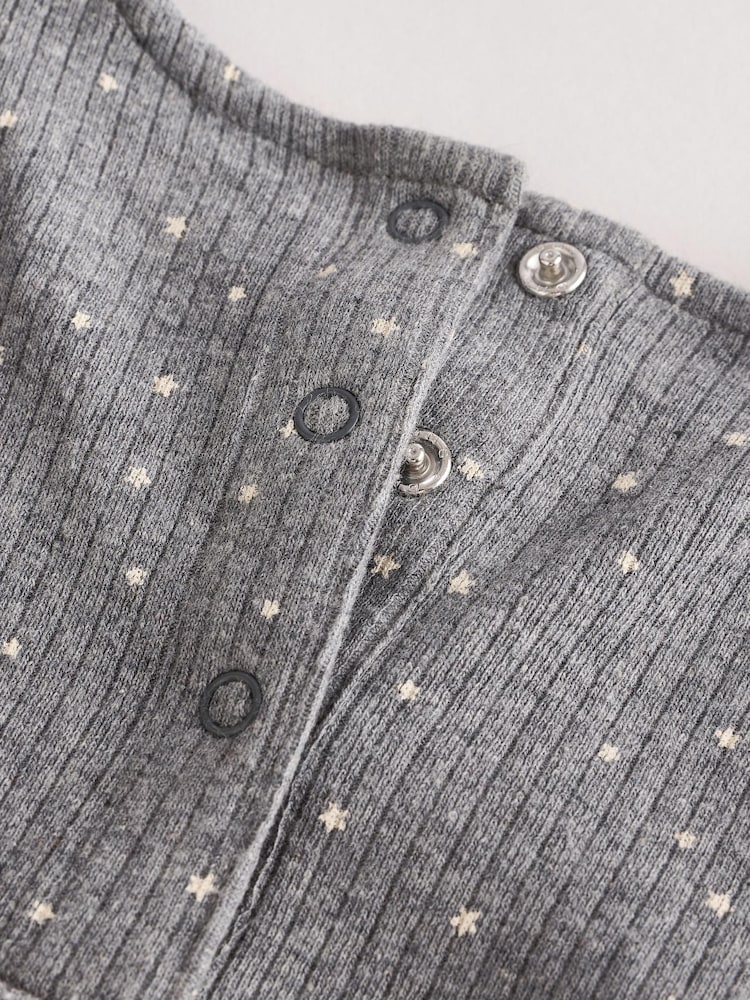 Grau mit Schleifenausschnitt - Baby-Langarm-Bodys aus 100 % Baumwolle im 3er-Pack - Bild 10 von 10 Grau mit Schleifenausschnitt - Baby-Langarm-Bodys aus 100 % Baumwolle im 3er-Pack - Bild 10 von 10