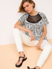 Black/White 100% Cotton Short Sleeve Crochet Bubblehem Printed Top - Image 2 of 6