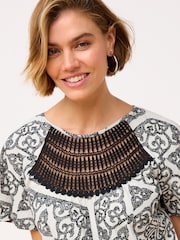 Black/White 100% Cotton Short Sleeve Crochet Bubblehem Printed Top - Image 4 of 6