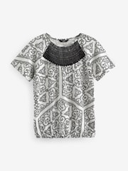Black/White 100% Cotton Short Sleeve Crochet Bubblehem Printed Top - Image 5 of 6