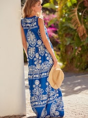 Blau/Keramikmuster - Ärmelloses und gestuftes, sommerliches Jersey-Maxikleid mit Rundhalsausschnitt, 100 % Baumwolle - Bild 3 von 7