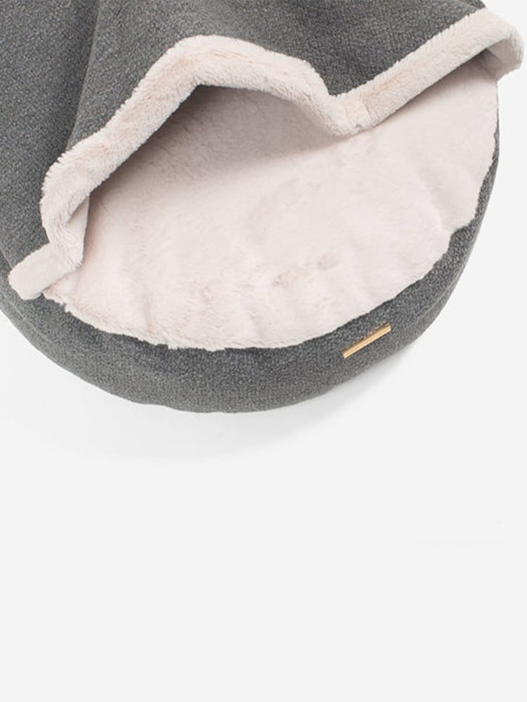Lords and Labradors Grey Essentials Herdwick Dog Den Bed - Image 6 of 6