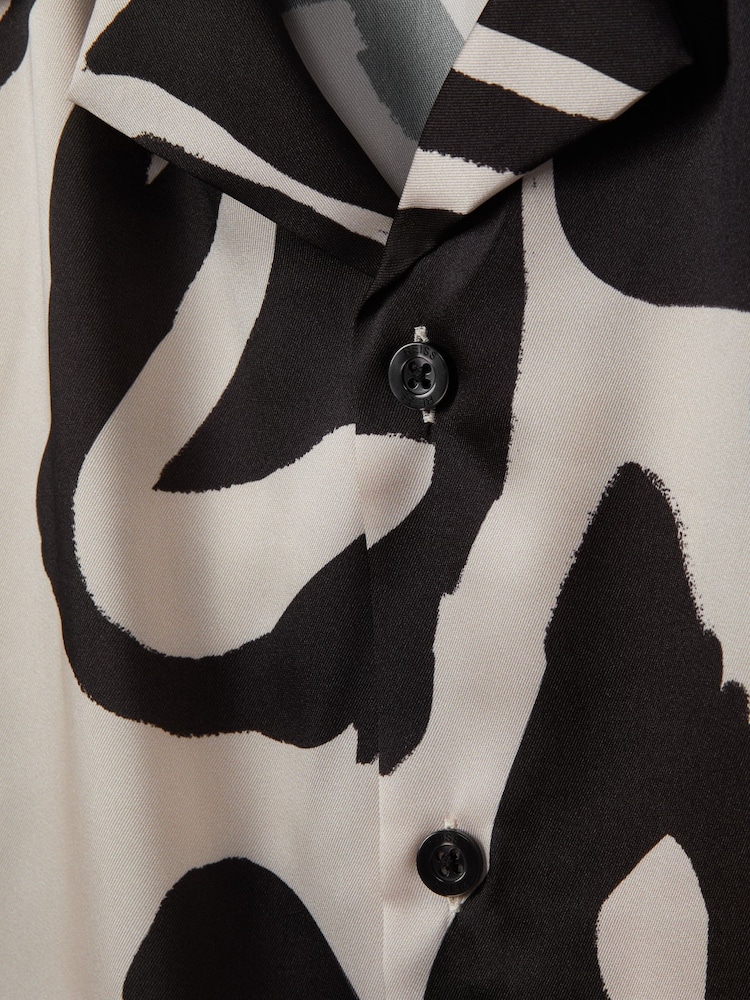 Reiss Black/Ecru Croft Relaxed Cuban Collar Shirt - Image 6 of 6