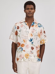 Camisa estampada con cuello cubano Serra de Reiss - Imagen 1 de 7