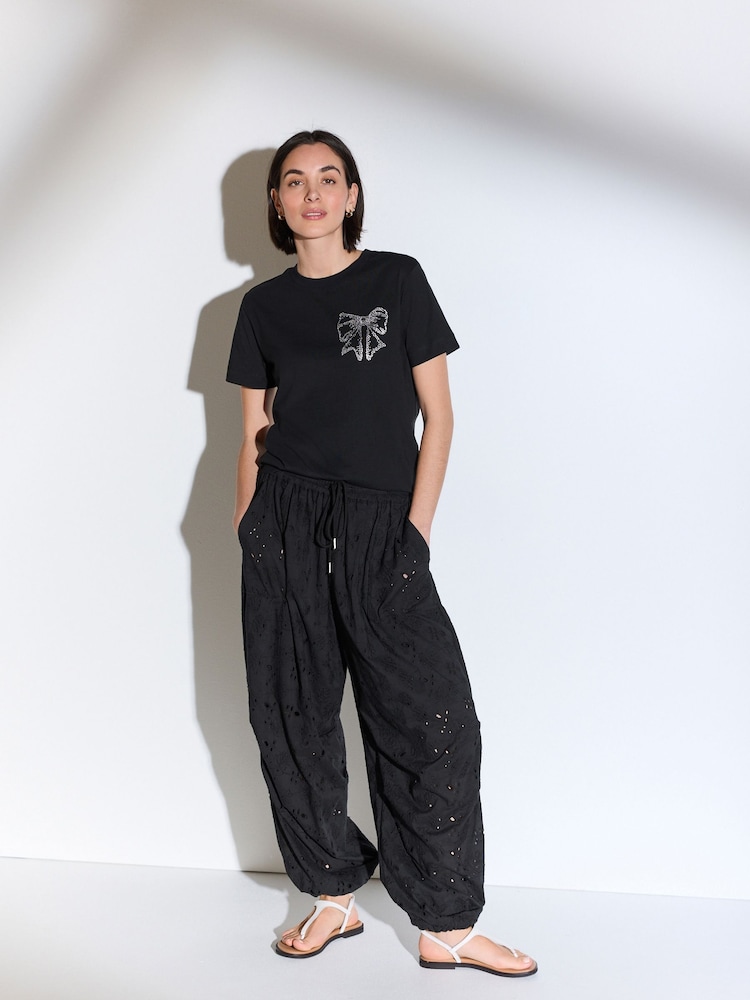 Negro - Camiseta de algodón 100% con lazo adornado - Imagen 4 de 4 Negro - Camiseta de algodón 100% con lazo adornado - Imagen 4 de 4
